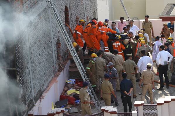  14 killed in northern India building fire