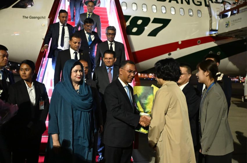 PM arrives in Dalian city of China