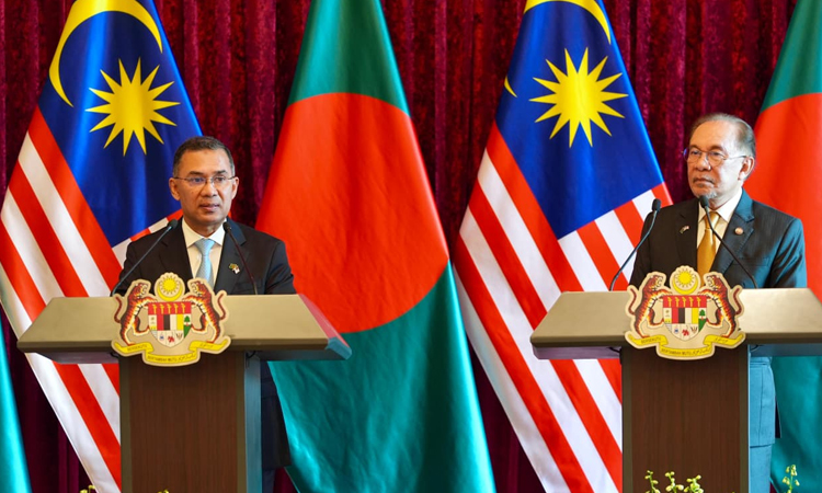 Prime Minister Tarique Rahman spoke in a joint press conference with Malaysian Prime Minister Anwar Ibrahim, held at the Malaysian Prime Minister’s Office in Putrajaya. Photo : PMO