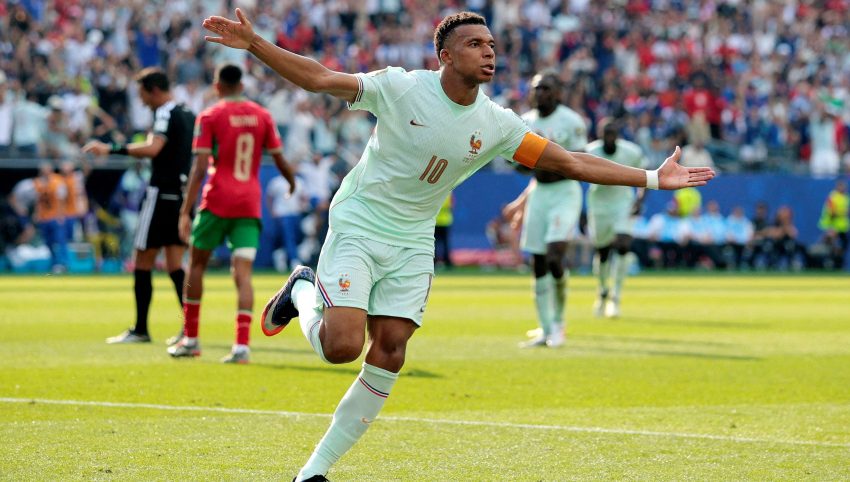  Mbappe, Dembele fire France past Morocco into World Cup semi-finals
